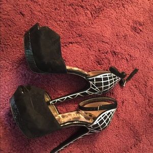 NWOT Sam Edelman suede and silver platform